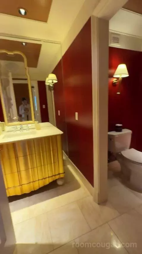 Encore Two Bedroom Apartment bathroom picture #1