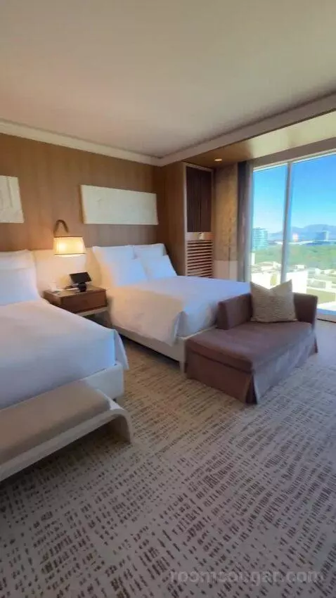 Wynn Resort Two Queens bed picture #1