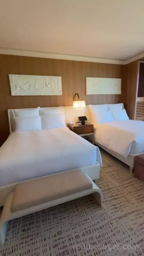 Wynn Resort Two Queens bed picture #6