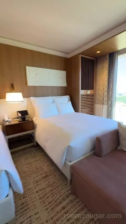 Wynn Resort Two Queens bed picture #11