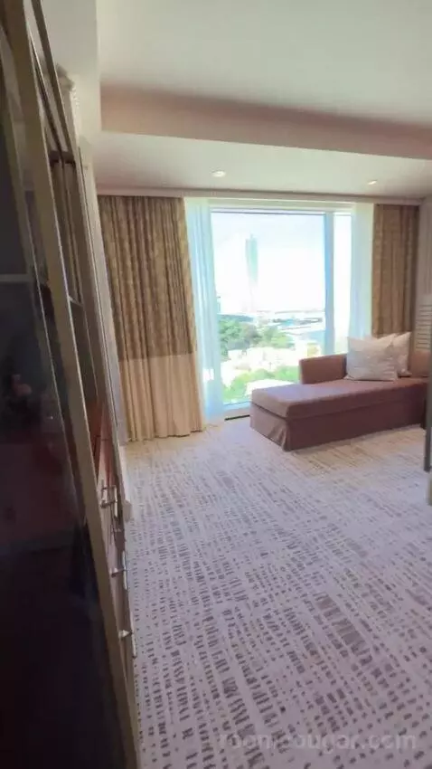 Wynn Tower Suite Salon bed picture #6