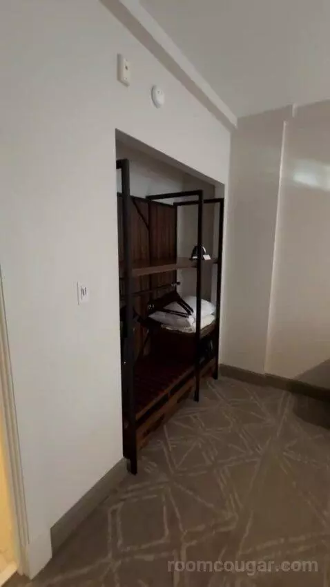 Governor's Suite bed picture #10