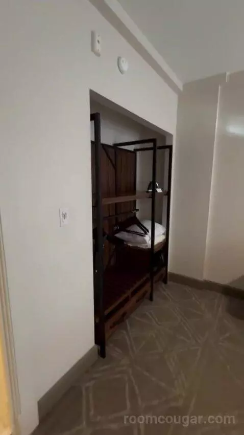 Governor's Suite bed picture #11