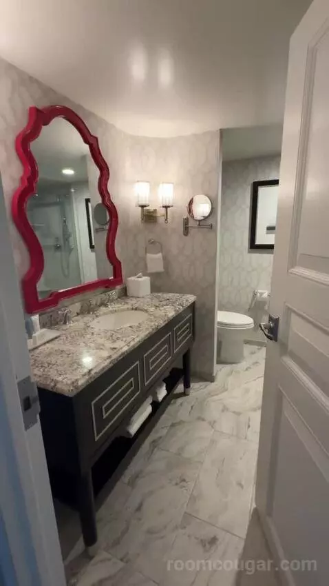 Bordeaux Eiffel View Room 2 Queens bathroom picture #1