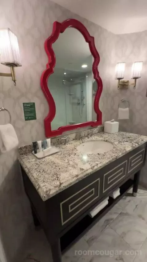 Bordeaux Eiffel View Room 2 Queens bathroom picture #2