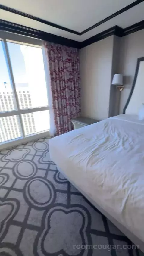 Bordeaux Eiffel View Room 2 Queens bed picture #5
