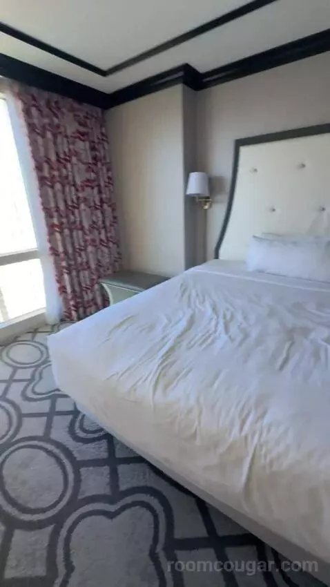 Bordeaux Eiffel View Room 2 Queens bed picture #7