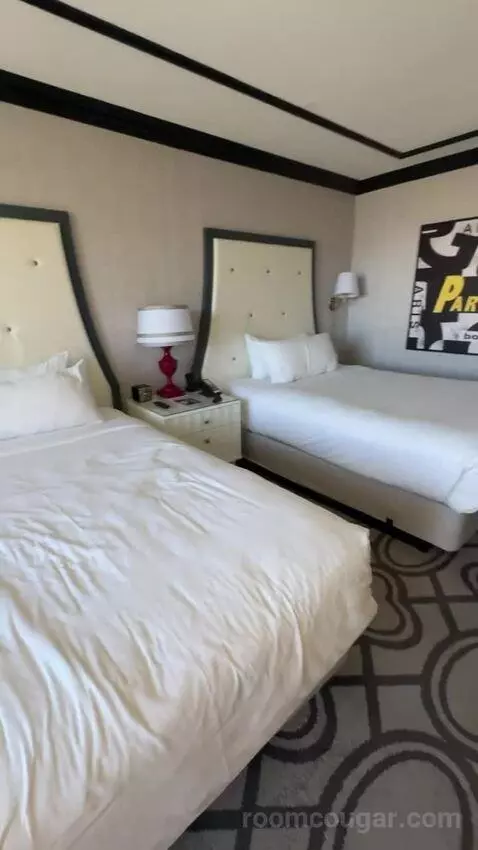 Bordeaux Eiffel View Room 2 Queens bed picture #9