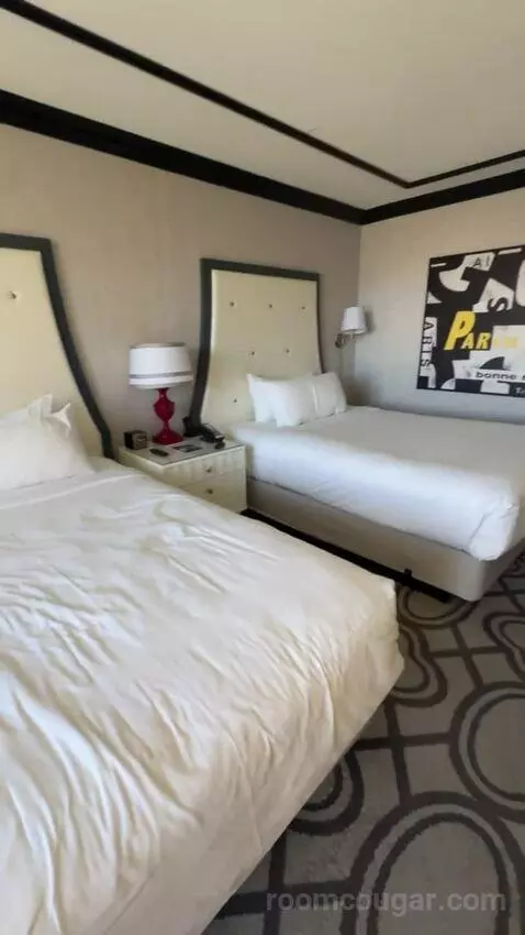 Bordeaux Eiffel View Room 2 Queens bed picture #10