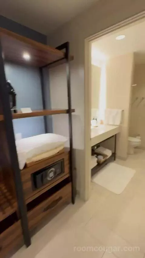 Jr Suite bed picture #1