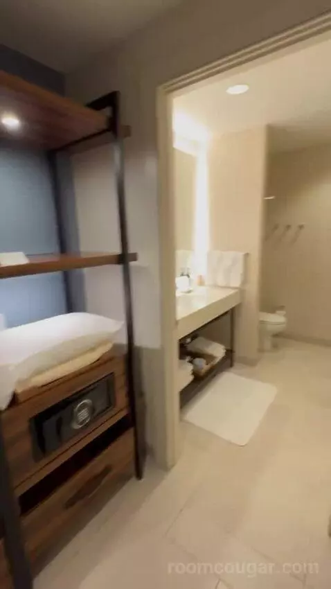 Jr Suite bed picture #2