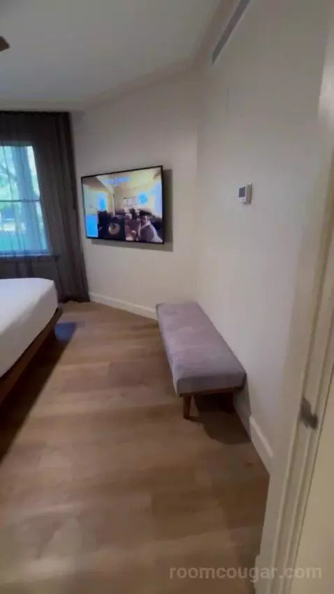 Jr Suite bed picture #3