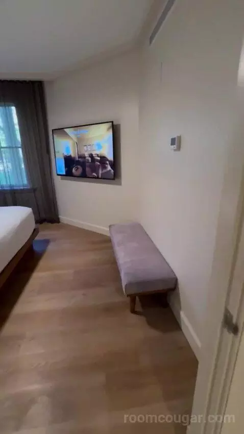 Jr Suite bed picture #4
