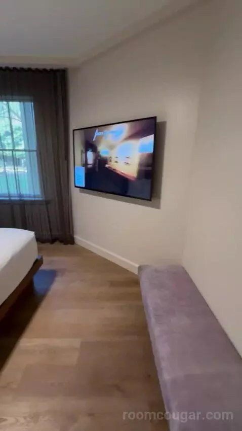 Jr Suite bed picture #6