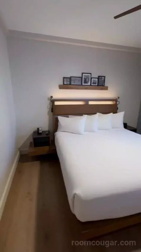 Jr Suite bed picture #10