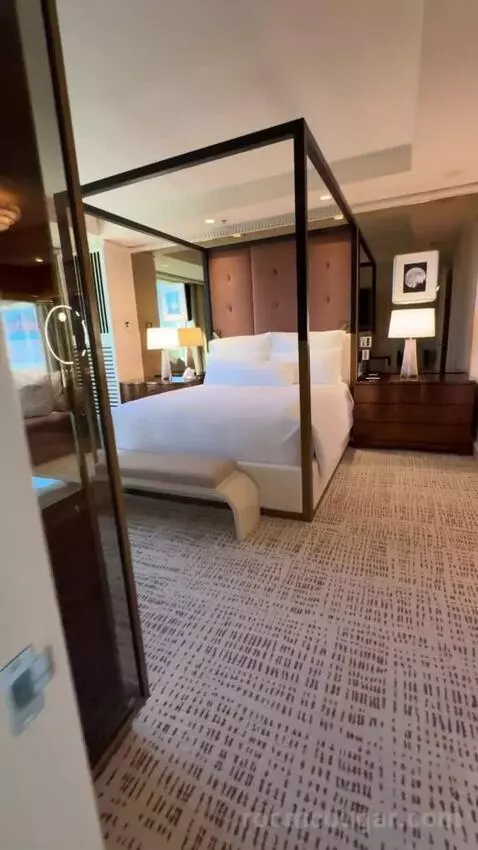 Wynn Tower Suite Parlor bed picture #3