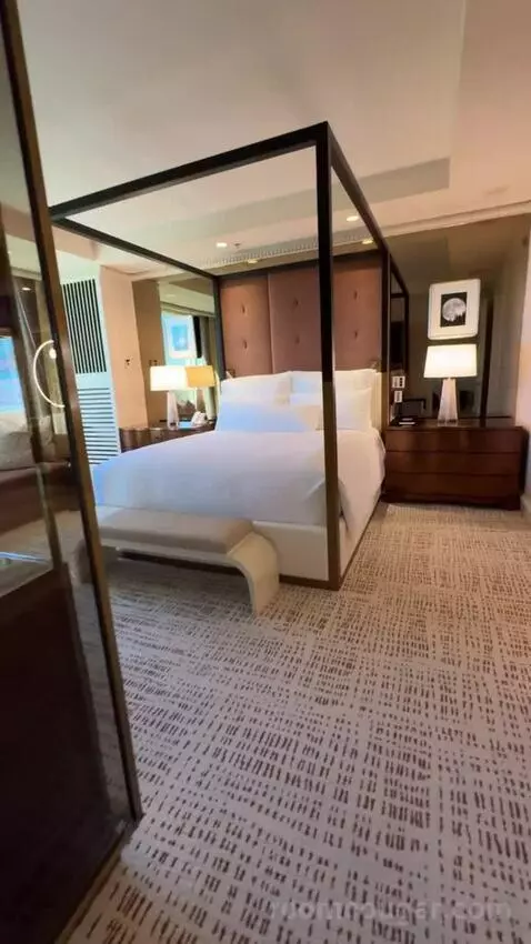 Wynn Tower Suite Parlor bed picture #4
