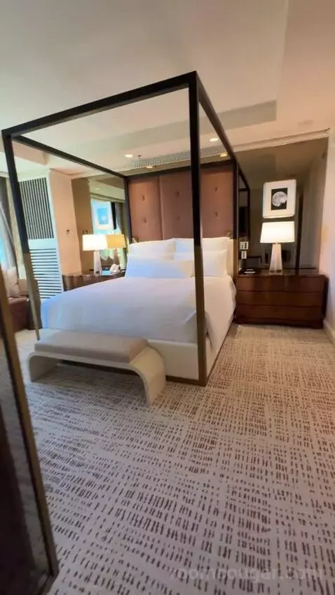 Wynn Tower Suite Parlor bed picture #6
