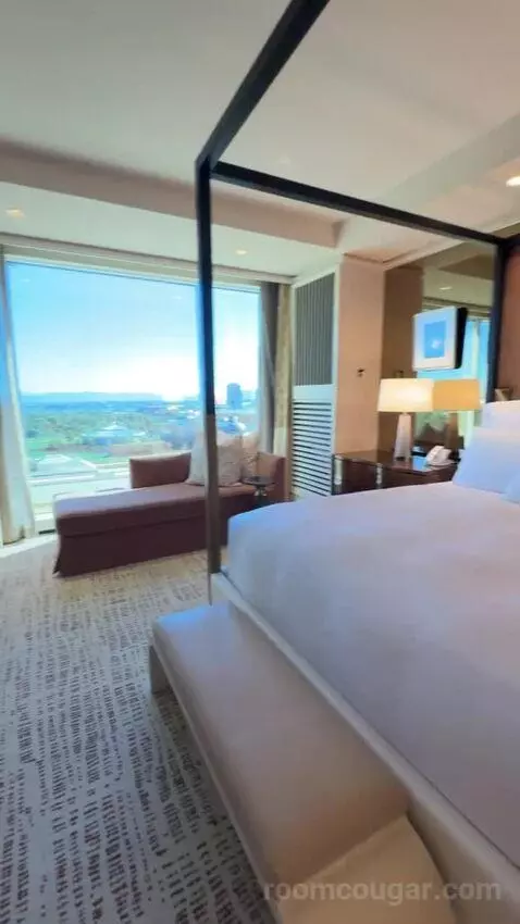 Wynn Tower Suite Parlor bed picture #7