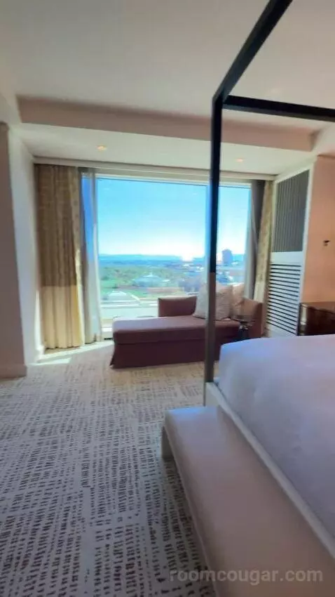 Wynn Tower Suite Parlor bed picture #9