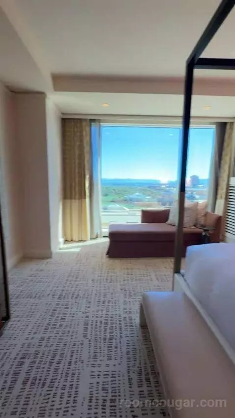 Wynn Tower Suite Parlor bed picture #10