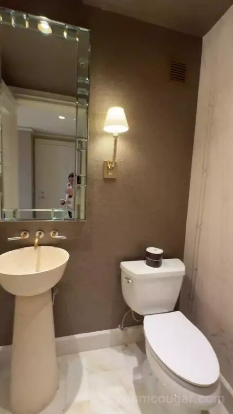 Wynn Tower Suite Parlor bathroom picture #3