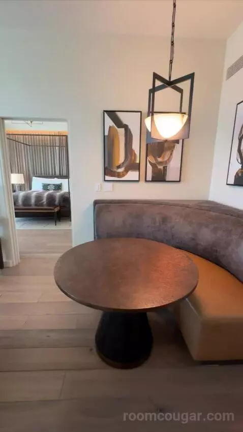 Roan Suite picture #11