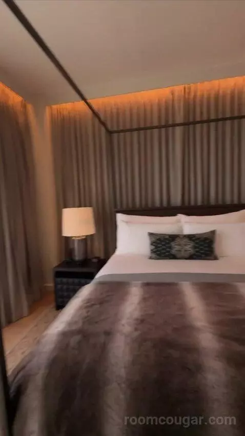 Roan Suite bed picture #6