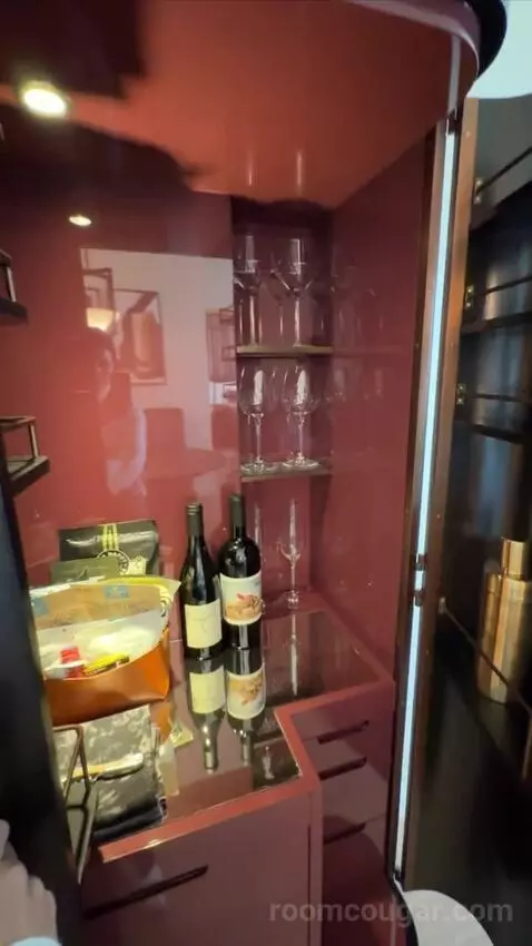 Roan Suite picture #7