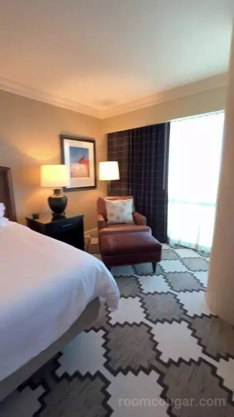 Spacious Colonial Corner Room 1 King Bed bed picture #1