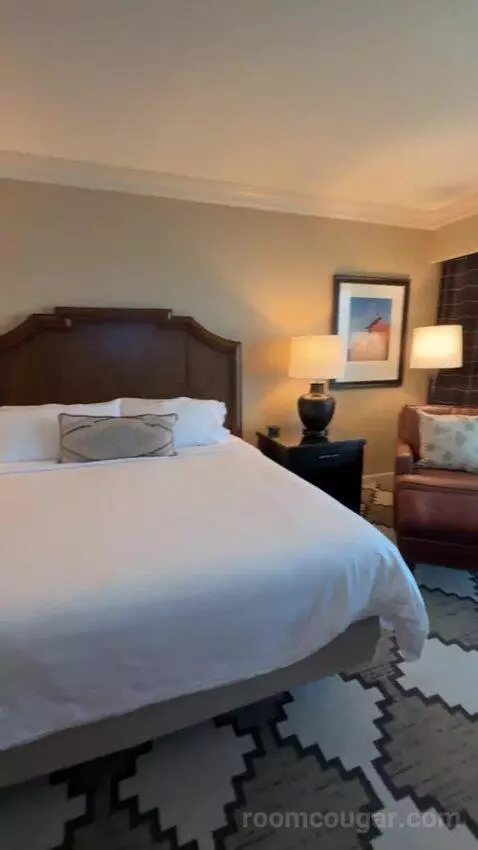 Spacious Colonial Corner Room 1 King Bed bed picture #6