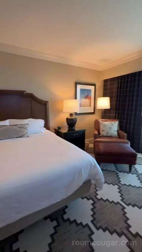 Spacious Colonial Corner Room 1 King Bed picture #19