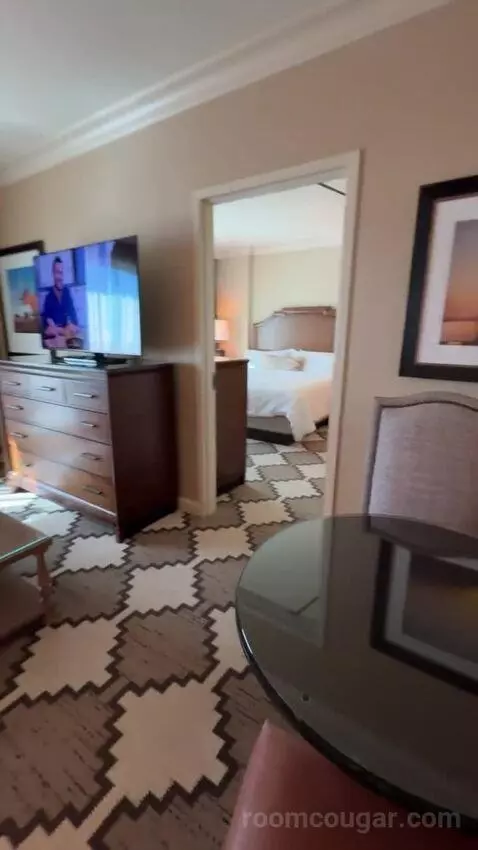 Resistol Suite 1 King Bed picture #12