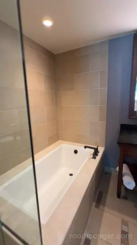 Resistol Suite 1 King Bed bathroom picture #5