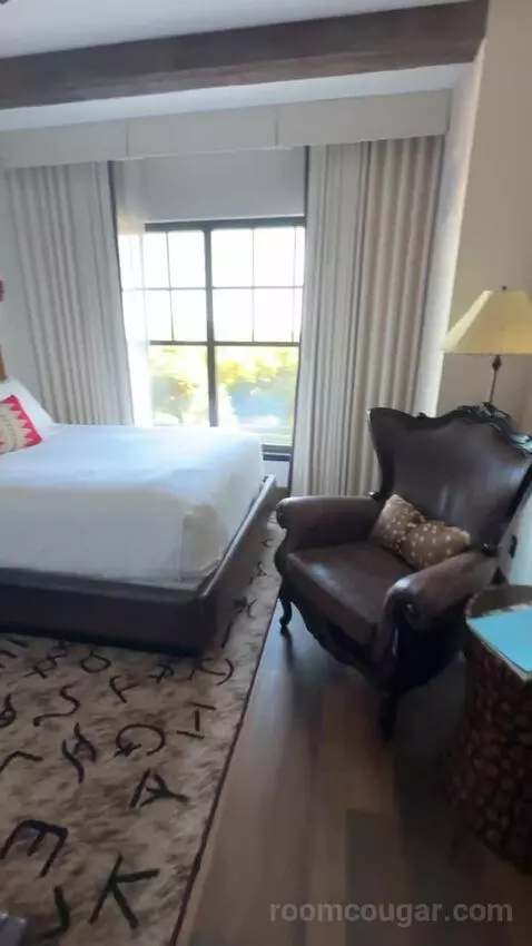 Deluxe Queen Room with Two Queen Beds - Hearing Accessible bed picture #1