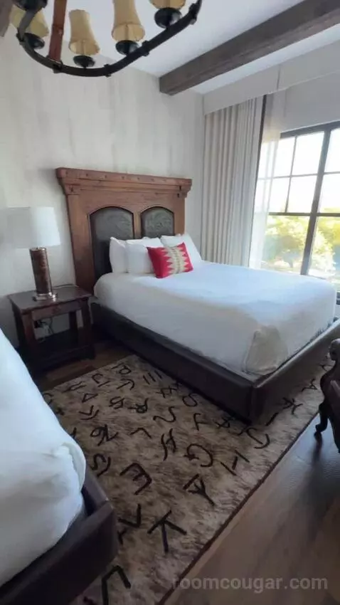 Deluxe Queen Room with Two Queen Beds - Hearing Accessible bed picture #4