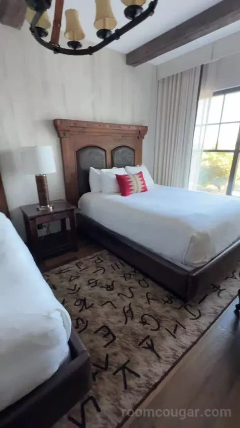 Deluxe Queen Room with Two Queen Beds - Hearing Accessible bed picture #5