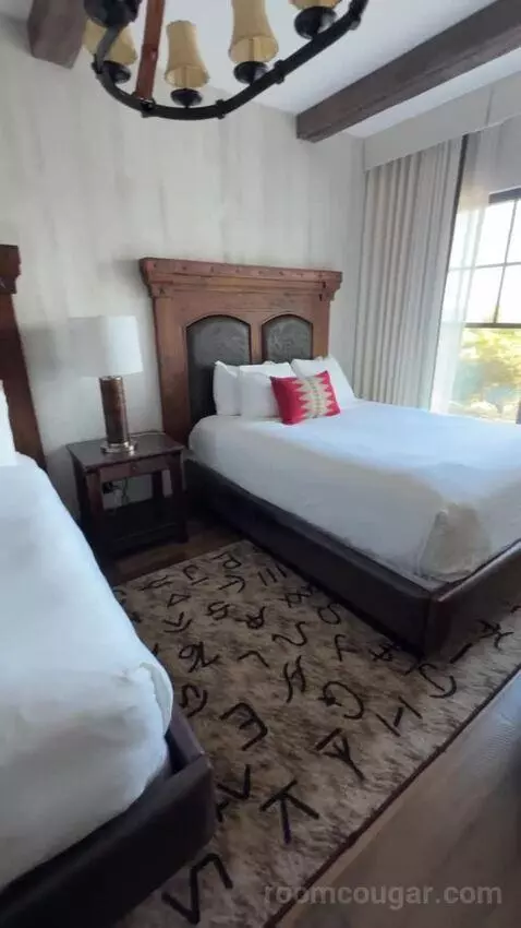 Deluxe Queen Room with Two Queen Beds - Hearing Accessible bed picture #6