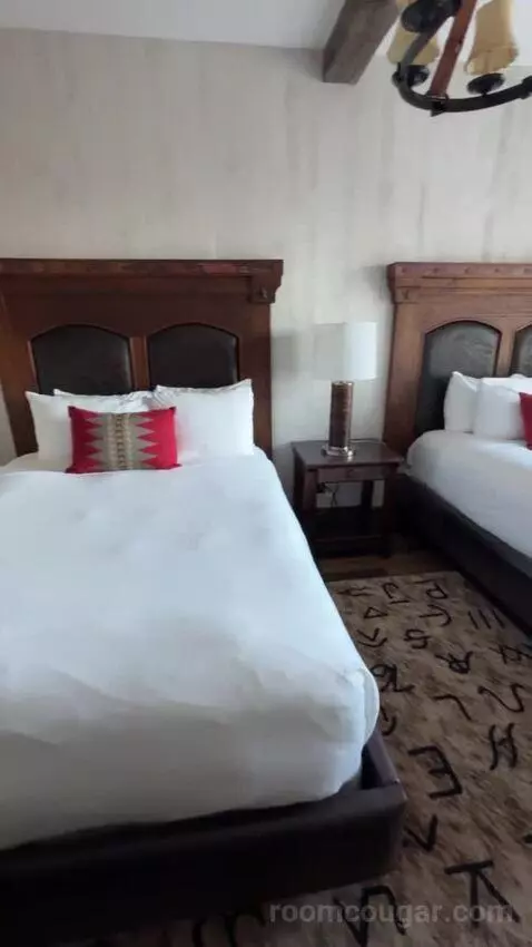 Deluxe Queen Room with Two Queen Beds - Hearing Accessible bed picture #8