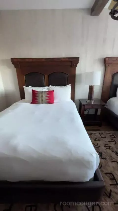 Deluxe Queen Room with Two Queen Beds - Hearing Accessible bed picture #10