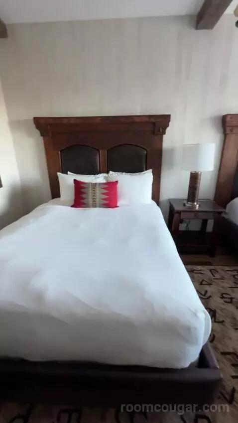 Deluxe Queen Room with Two Queen Beds - Hearing Accessible bed picture #11