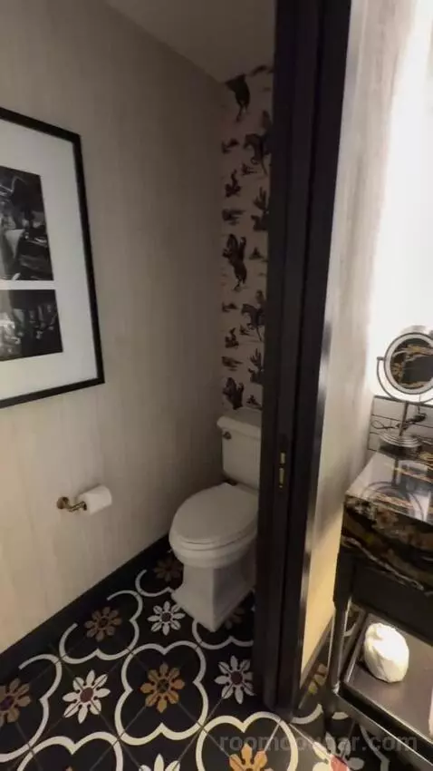 Deluxe Queen Room with Two Queen Beds - Hearing Accessible bathroom picture #9