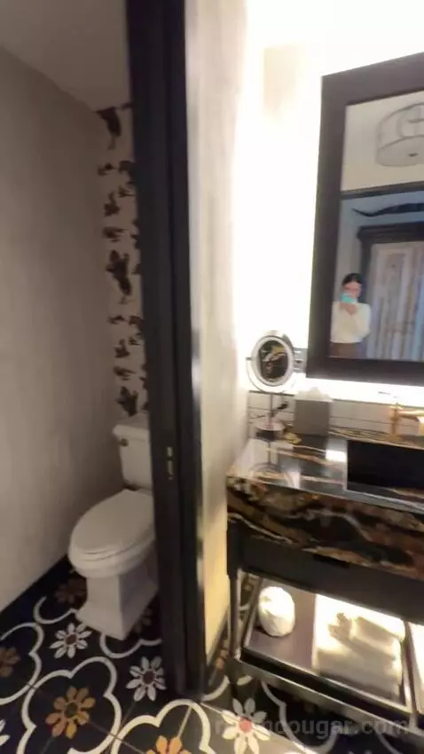 Deluxe Queen Room with Two Queen Beds - Hearing Accessible bathroom picture #11