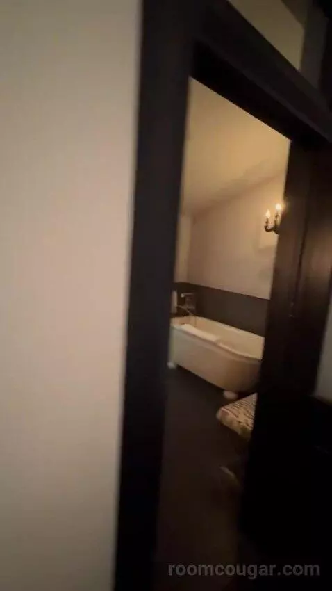 Suite 1 (#1) bathroom picture #2