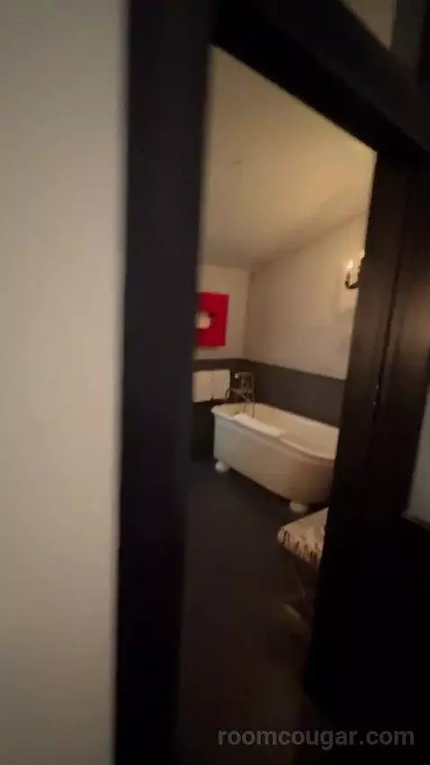 Suite 1 (#1) bathroom picture #3