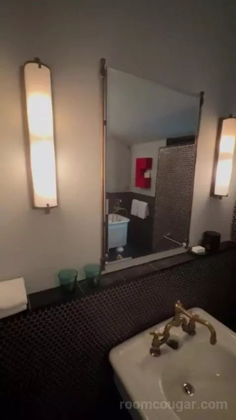Suite 1 (#1) bathroom picture #6