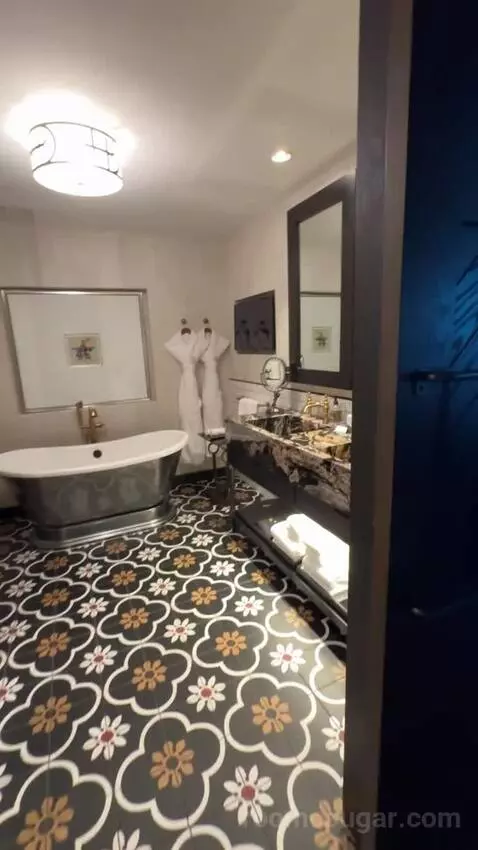 King Room with Top Bunks bathroom picture #2