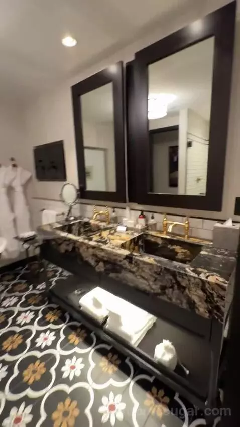 King Room with Top Bunks bathroom picture #3