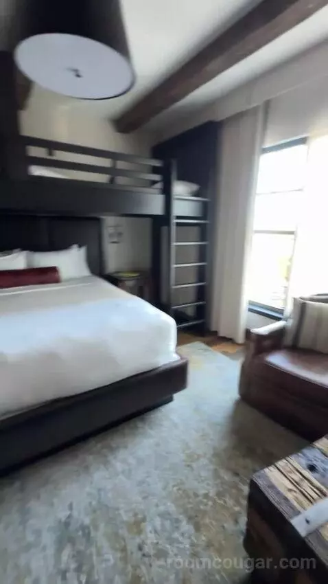 King Room with Top Bunks bed picture #4