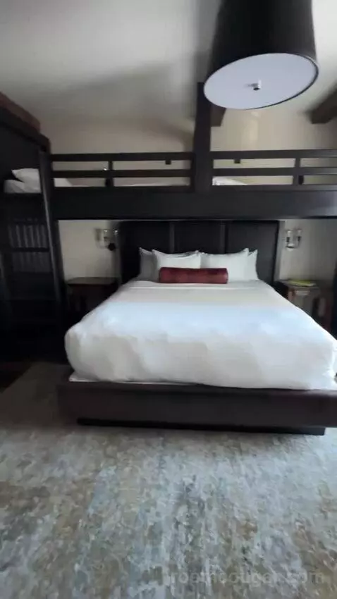 King Room with Top Bunks bed picture #5